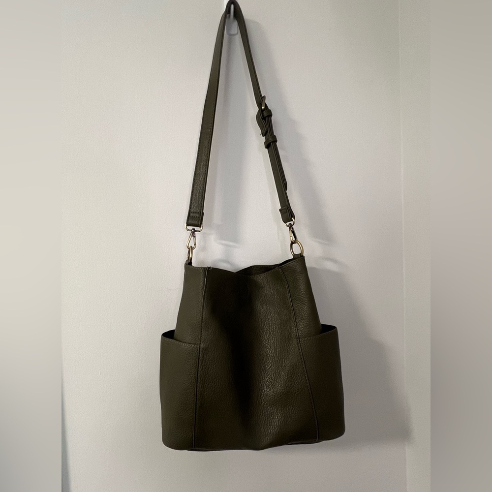 Elegant Olive Green Leather Shoulder Bag